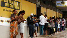 Zimbabweans queue outside a Western Union branch in Harare, Zimbabwe, February 26, 2019. REUTERS/Philimon Bulawayo